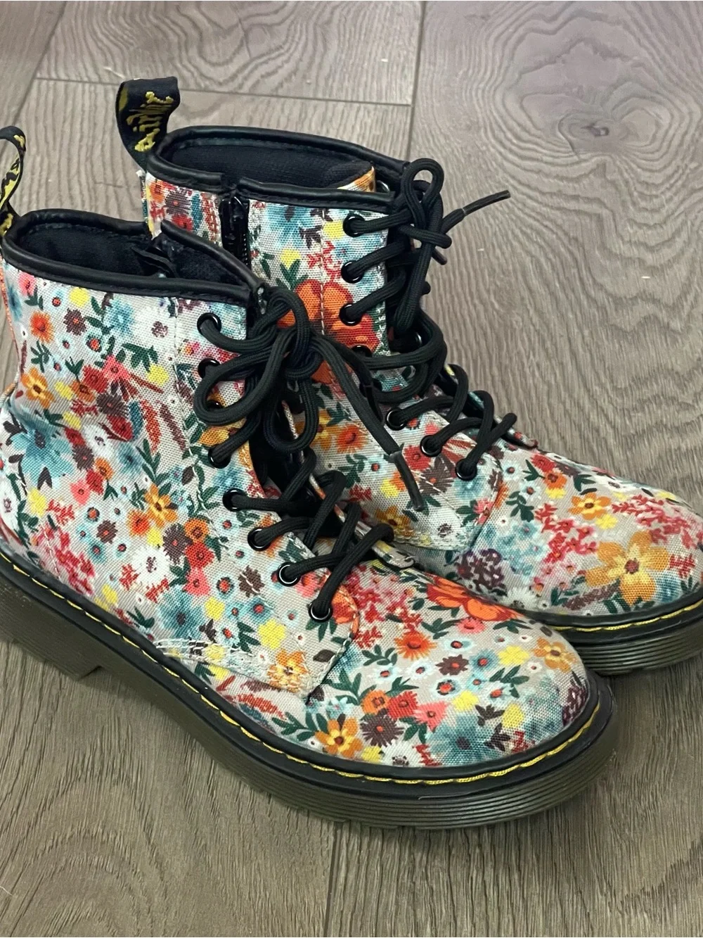 Dr Martens Wanderflower 1460 Youth Size 3 Taupe Floral Canvas Combat Boots